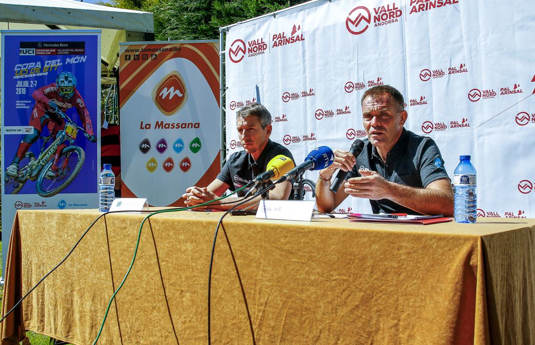Balielles i Marticella durant la presentació de la temporada d’estiu de Pal-Arinsal, ahir.