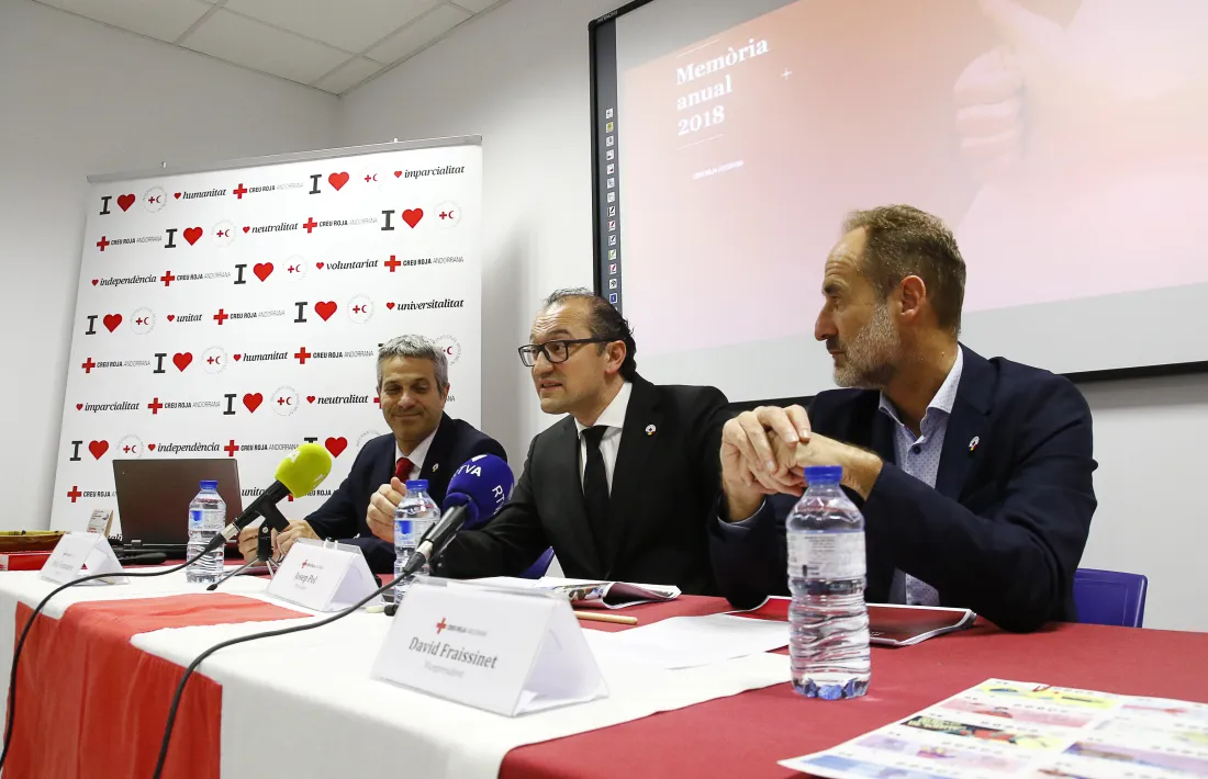Jordi Fernández, Josep Pol i David Fraissinet van presentar la ‘Memòria 2018’ de la Creu Roja Andorra a la seu social.