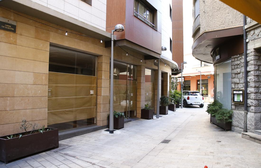 La històrica llibreria es muda al Cap del Carrer i es concentra “en el que sabem fer i hem fet sempre: vendre llibres”