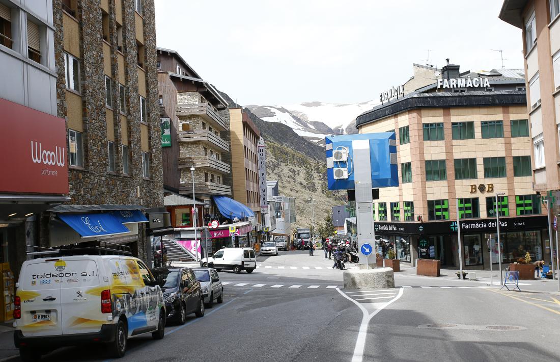 Els carrers del Pas de la Casa durant el tancament de la carretera d’accés a França.