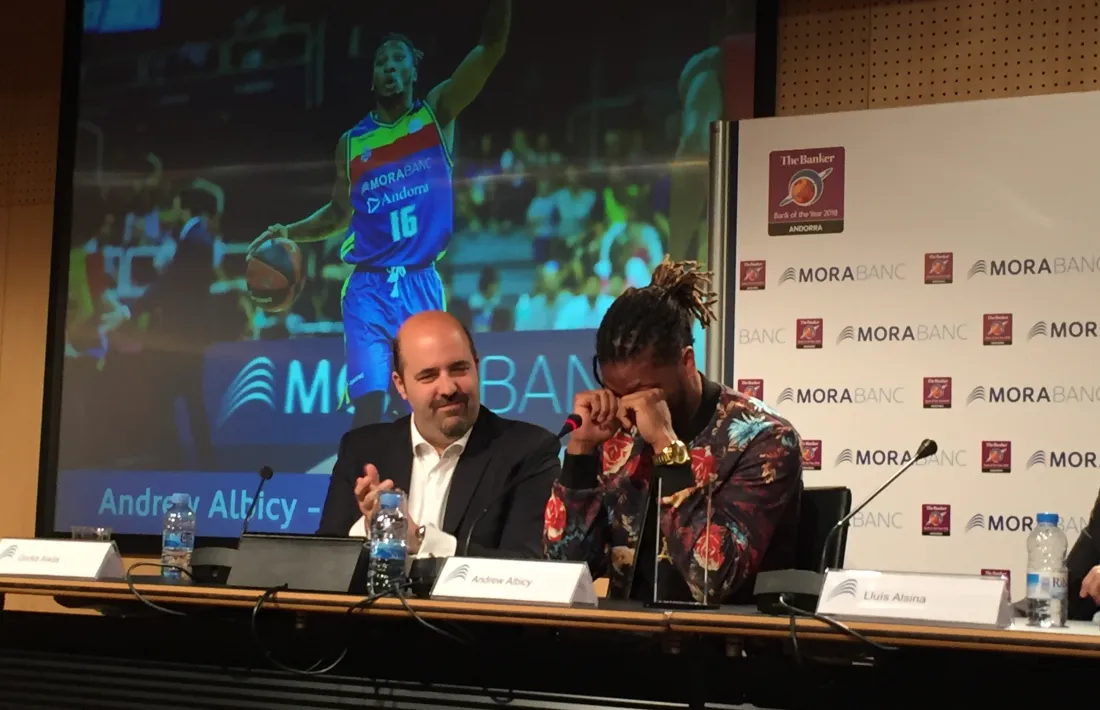 ‘Au revoir’ entre llàgrimes