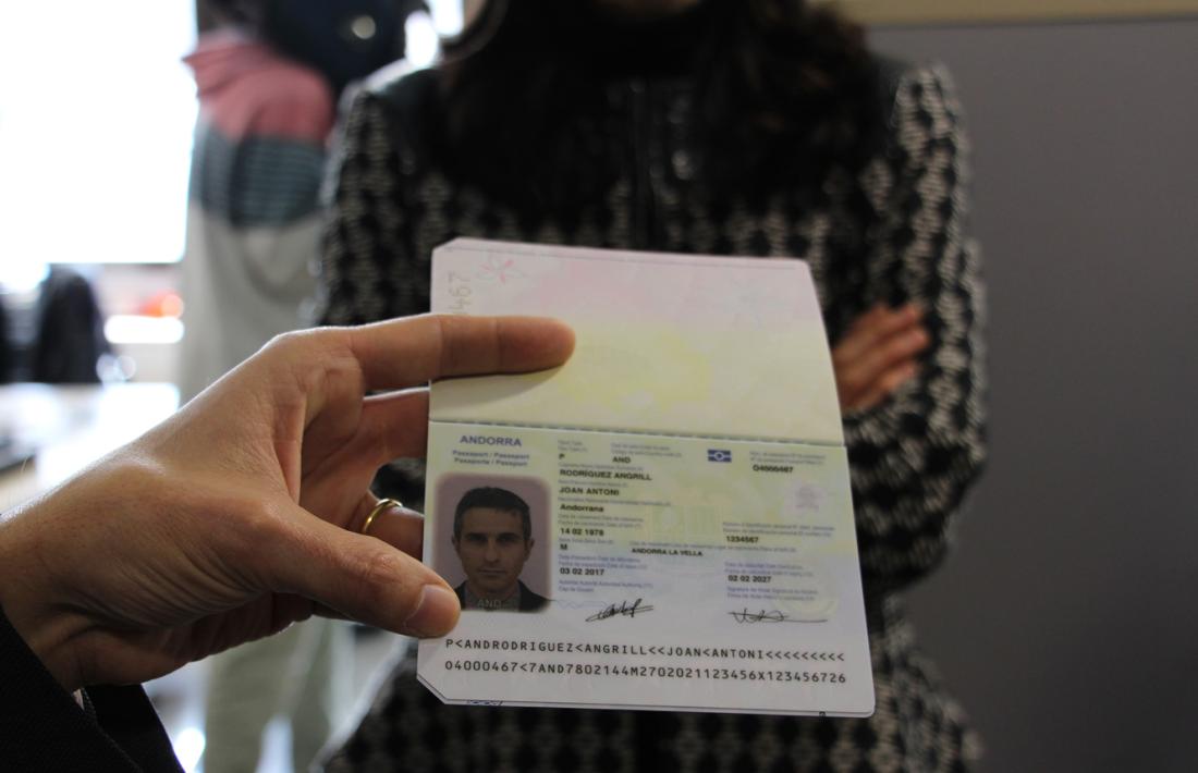 El nou passaport biomètric de tercera generació.