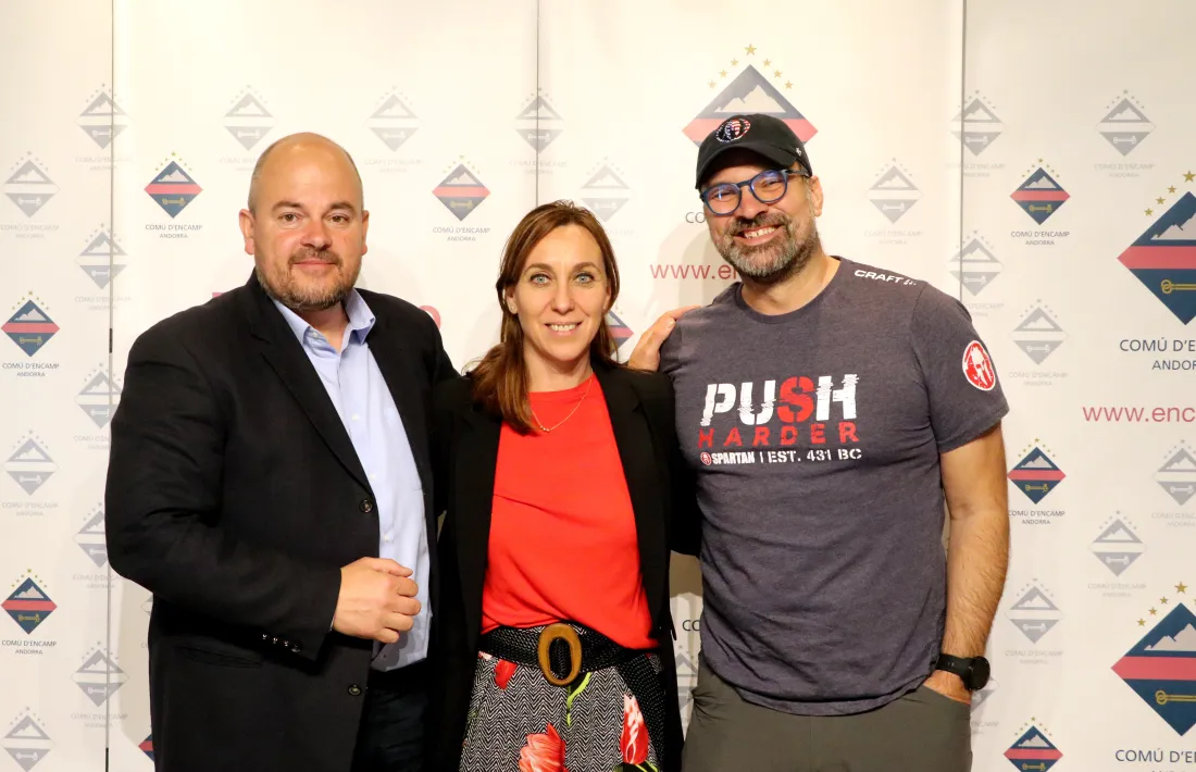 Noemí Pedra, Jordi Torres i Ángel Sanz van presentar ahir la quarta edició de l’Spartan Race Encamp d’aquest cap de setmana.