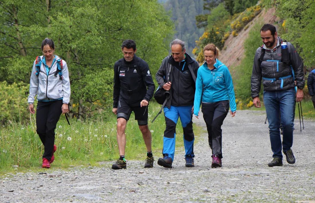 Àngel Mortes, cònsol major d'Ordino, caminant cap al mirador del Grau de la Llosa.