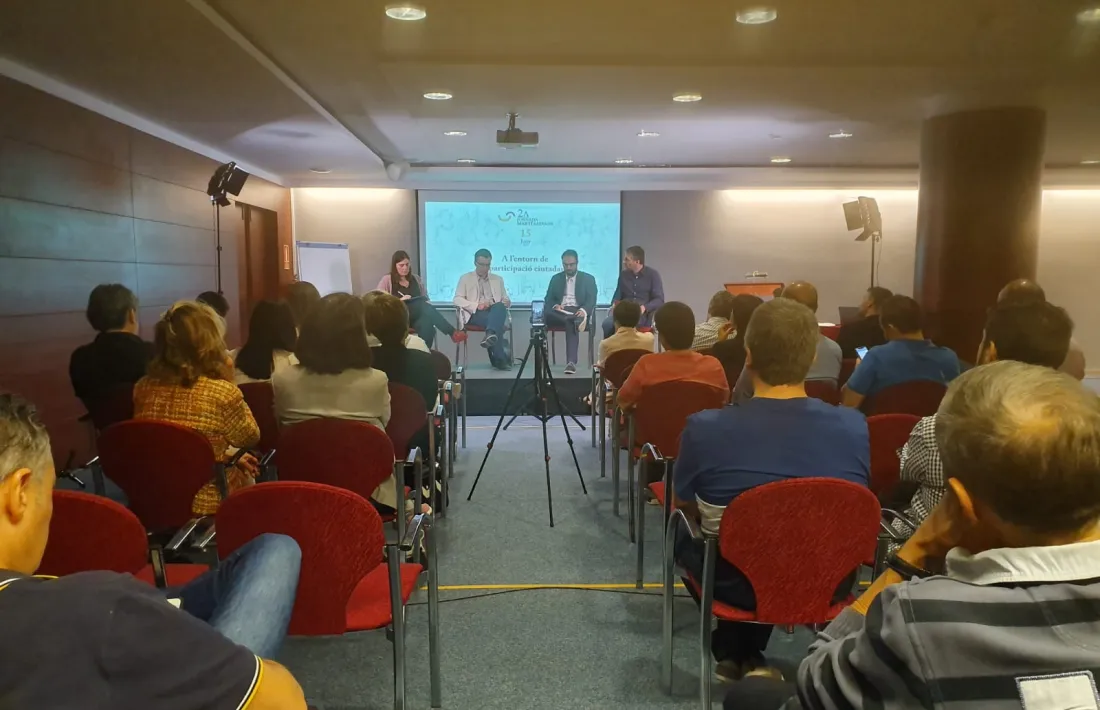 Les taules van abordar la participació ciutadana.