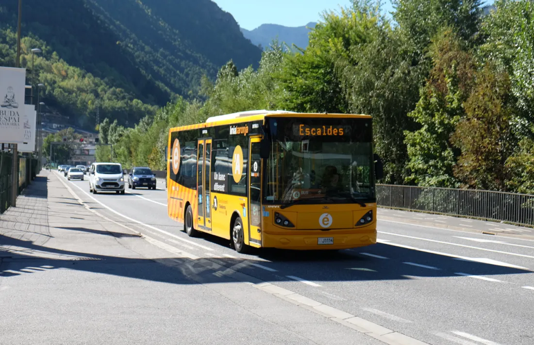 Un autobús que cobreix una de les línies nacionals.