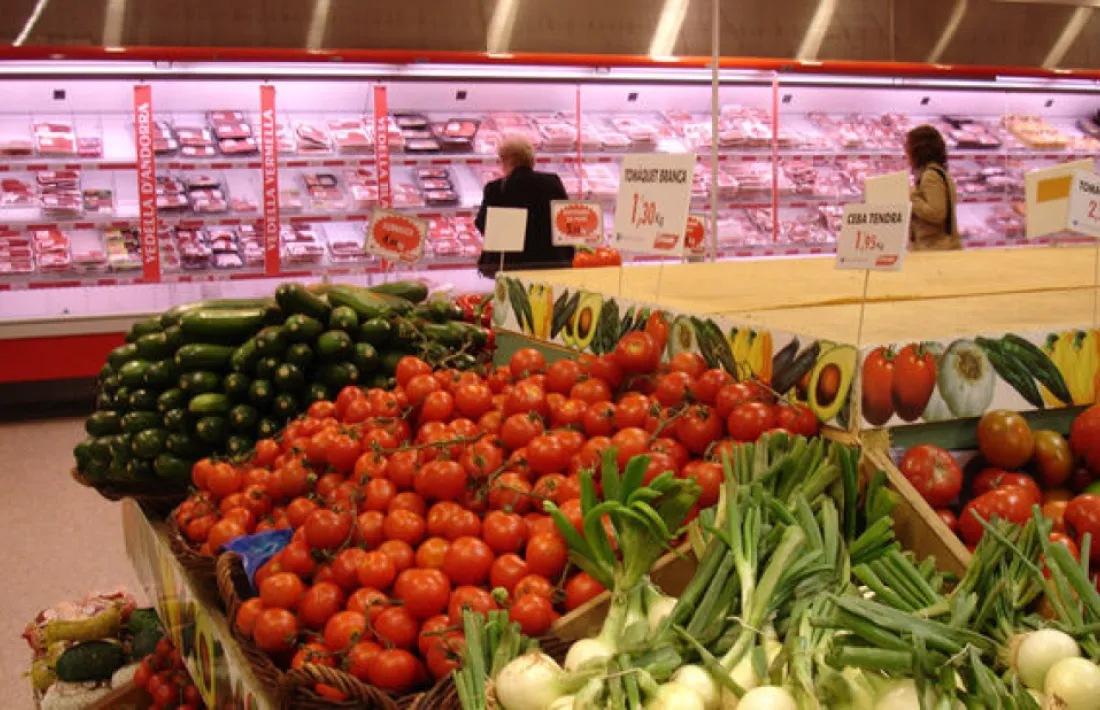 Interior d'una gran superfície comercial.