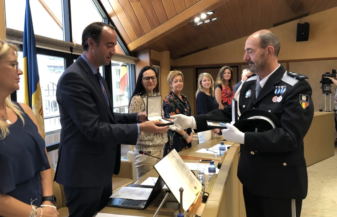 Durant la sessió d’ahir es va prendre jurament a dos nous agents de Circulació.
