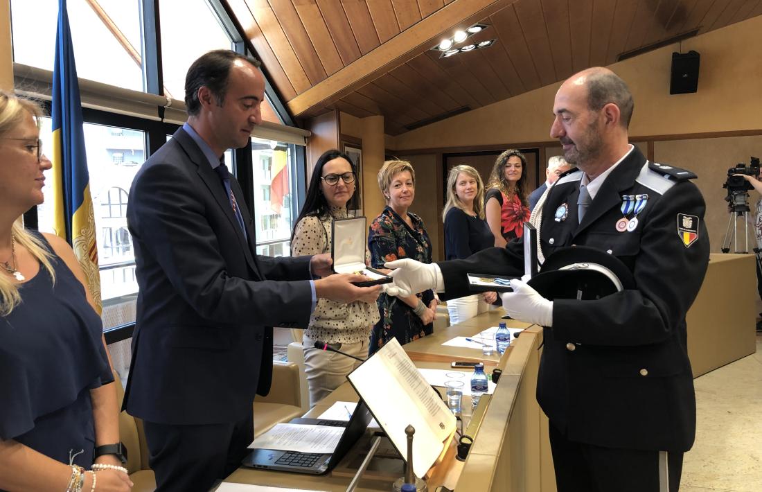 Durant la sessió d’ahir es va prendre jurament a dos nous agents de Circulació.