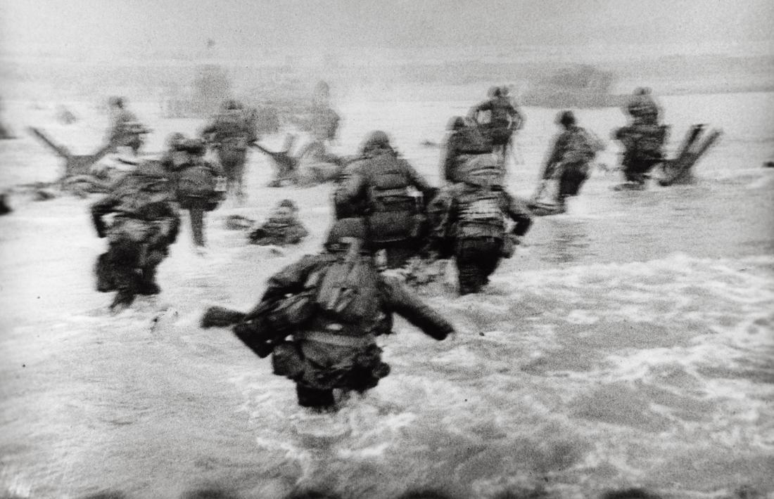 6 de juny del 1944: Capa formava part de les primeres onades del desembarcament de Normandia. Van sobreviure onze fotografies.