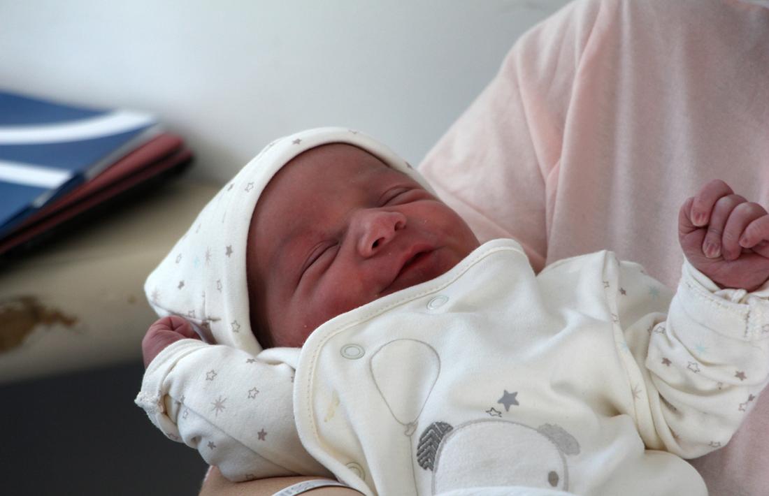 El primer nadó del 2018 no es va dir ni Leo, ni Martí ni Iker, sinó Eithan.