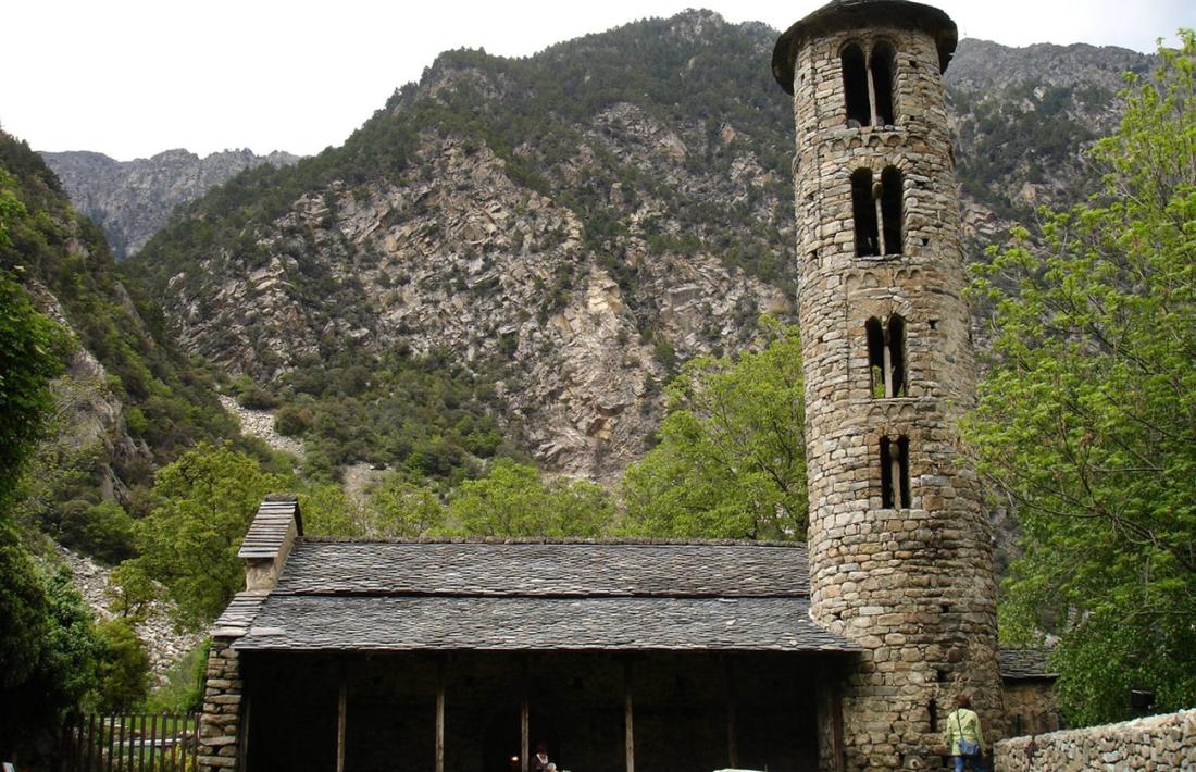 L'església de Santa Coloma, una de les estrelles del romànic nacional.