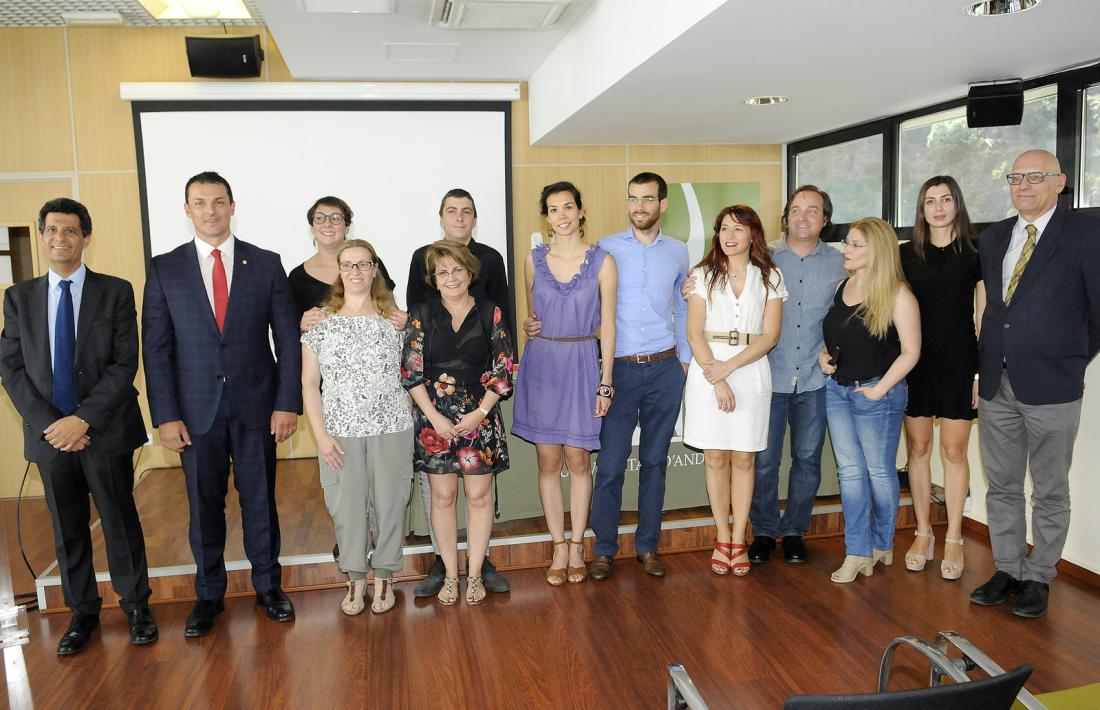 Els participants al taller d’emprenedors d’enguany acompanyats pel coordinador, Joan Gonfaus, Gallardo i Nicolau, ahir.