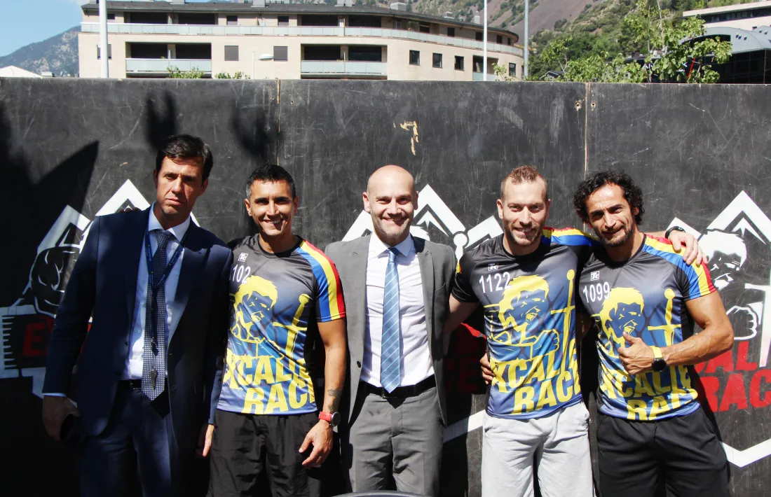 El conseller d'Esports d'Escaldes-Engordany, patrocinadors i organitzadors de l'Escalibur Race.