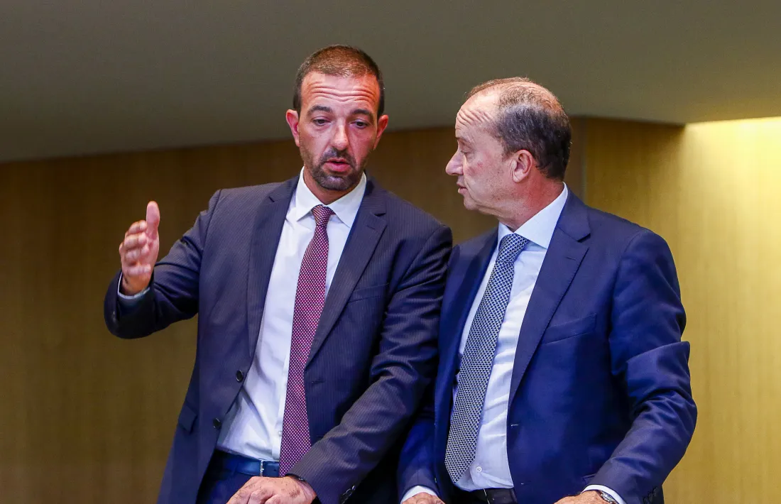 El ministre d’Ordenament Territorial, Jordi Torres, amb el titular de Justícia i Interior, Josep Maria Rossell, ahir al Consell General.