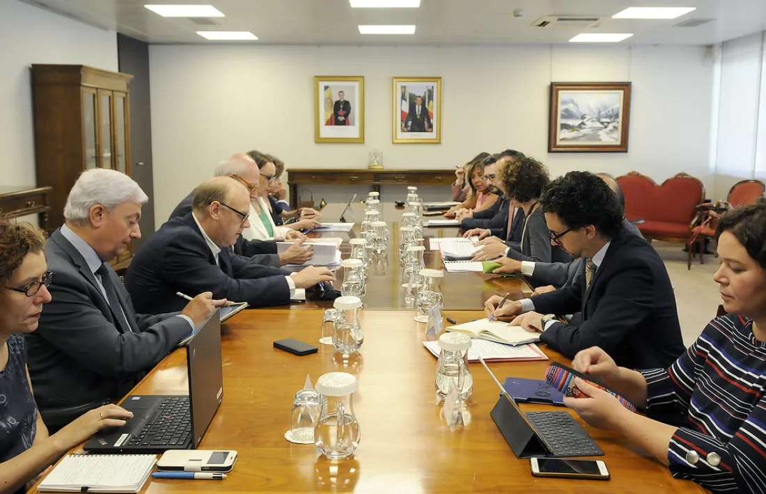 Un moment de la reunió de Grynspan amb la fundació Oficina Cimera Iberoamericana Andorra 2020, ahir.