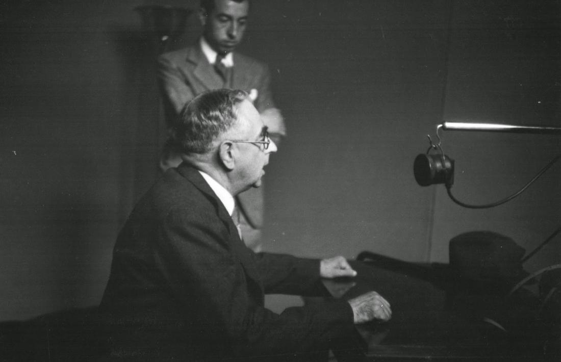 El síndic Cairat en l’al·locució fundacional de Radio Andorra, el 7 d’agost del 1939.