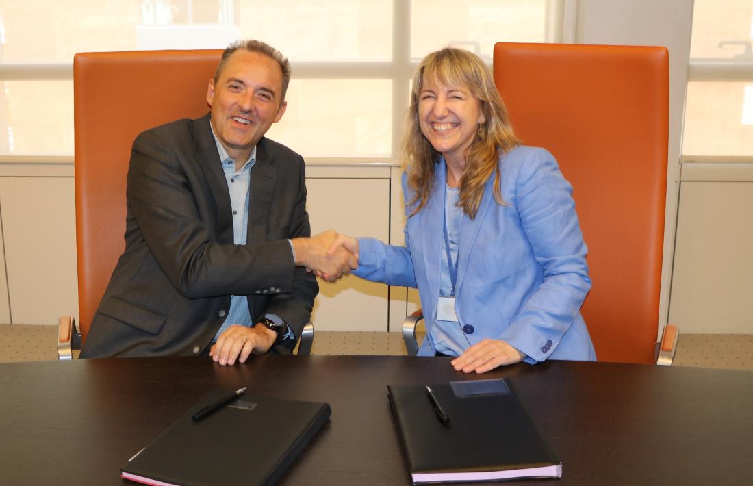 Jordi Nadal i Montserrat Guardia han signat l'acord.