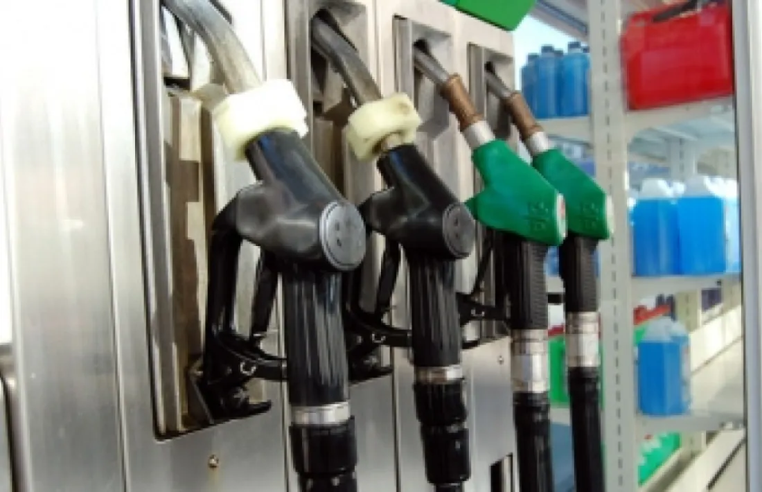 Sortidors de carburant en una benzinera d'Andorra.