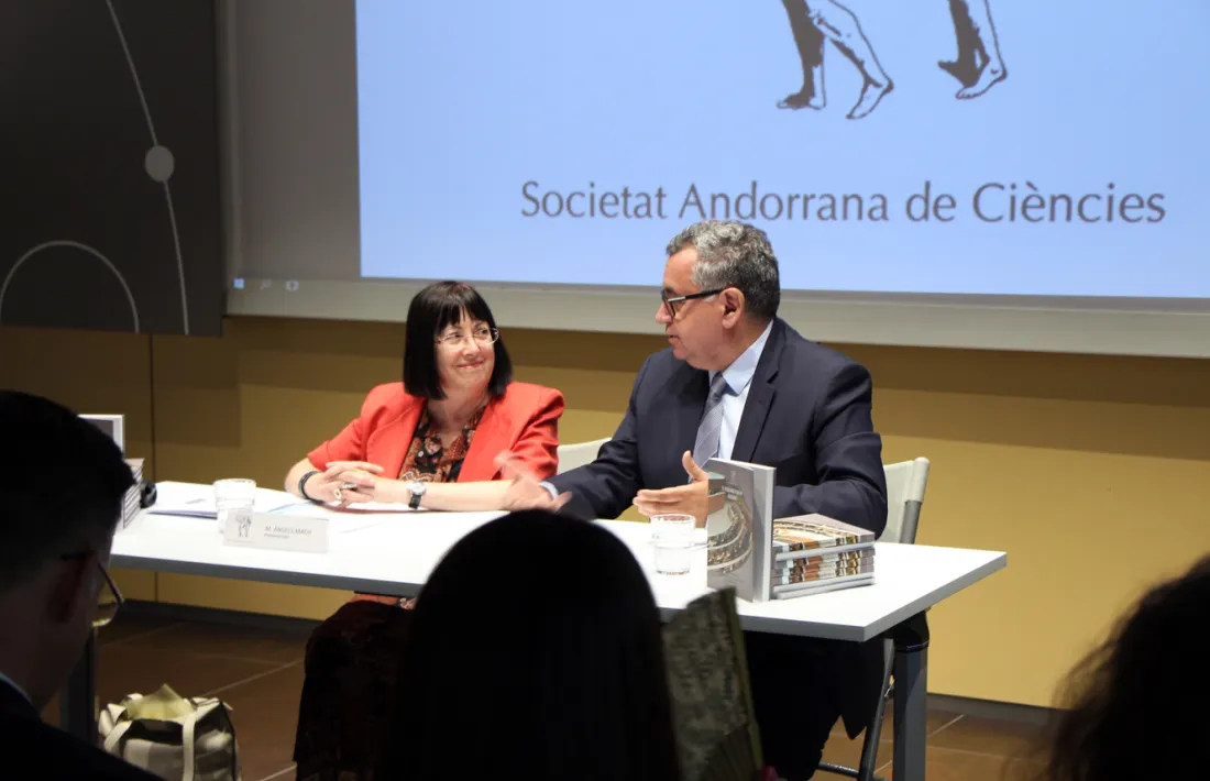 Àngels MAch i Albert Moles, en la presentació del llibre ‘El parlamentarisme andorrà: 31a Diada andorrana a l’UCE’.