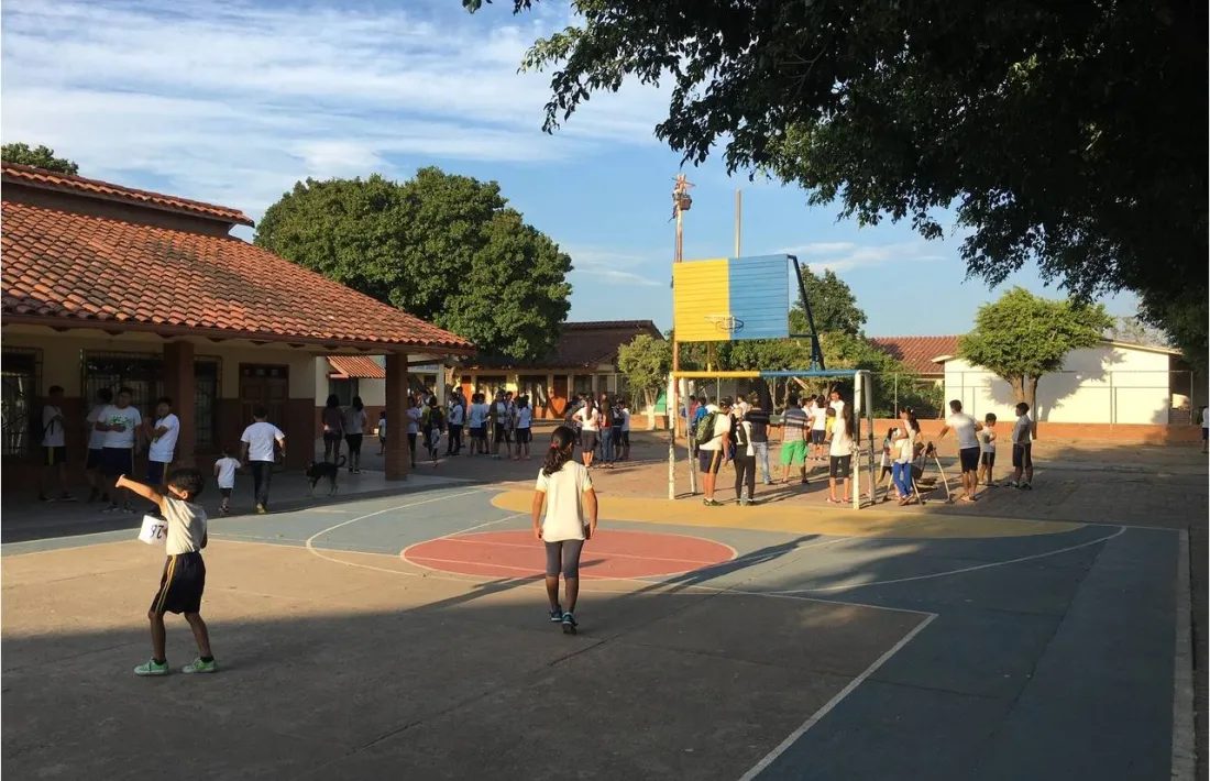 Projecte educatiu de Cooperand al barri Plan 300 de Santa Cruz (Bolivia). 