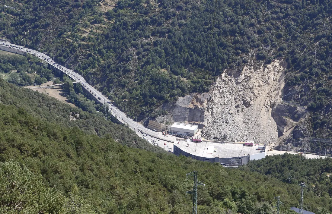 Els treballs per construir el mur de formigó per protegir la zona començaran avui mateix.