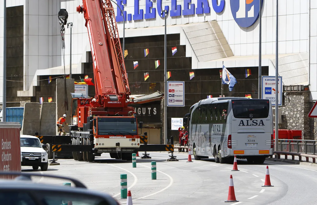 Un moment dels treballs, ahir al matí.