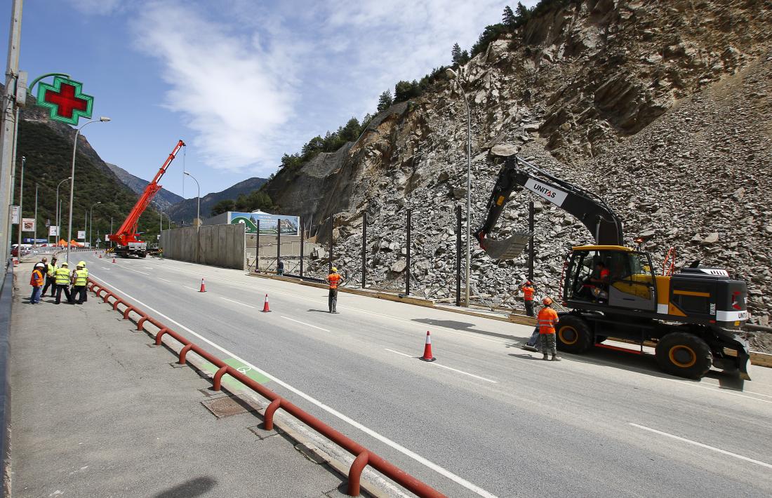 El sector empresarial reclama alternatives per no dependre únicament de les dues carreteres d’accés al Principat. 