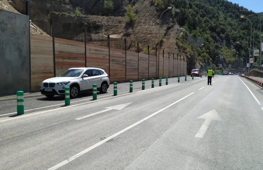 Els vehicles ja circulen pels carrils habituals a la zona de l'esllavissada