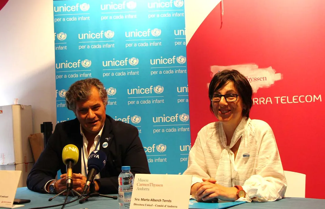 El director artístic del Museu Carmen Thyssen Andorra, Guillermo Cervera i la directora d'Unicef Andorra, Marta Alberch, en la presentació de l'activitat conjunta.