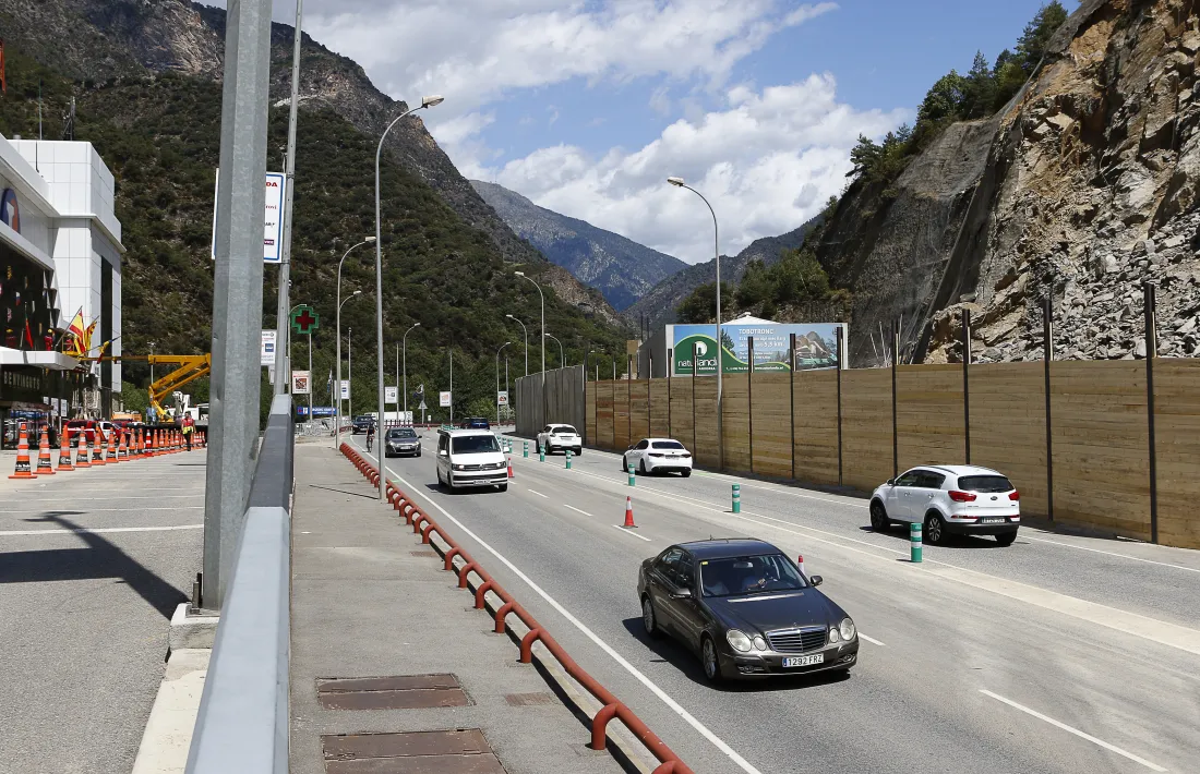 La circulació al tram de la CG-1 afectat per l’esllavissada de dissabte passat es va restablir totalment el dimecres.