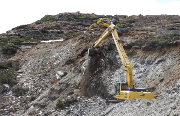 148033_maquines-treballant-esllavissada-rn22-ana_2229387366_62563230_1329x886