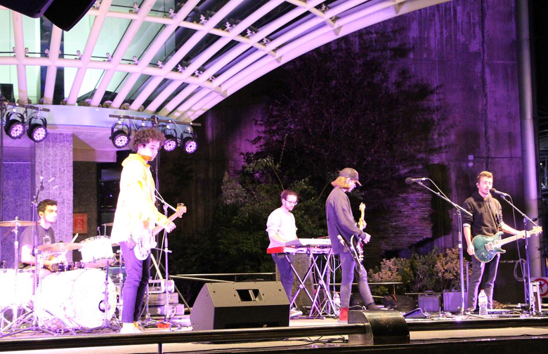 El 'power pop' dels Aliena omple la nit encampadana