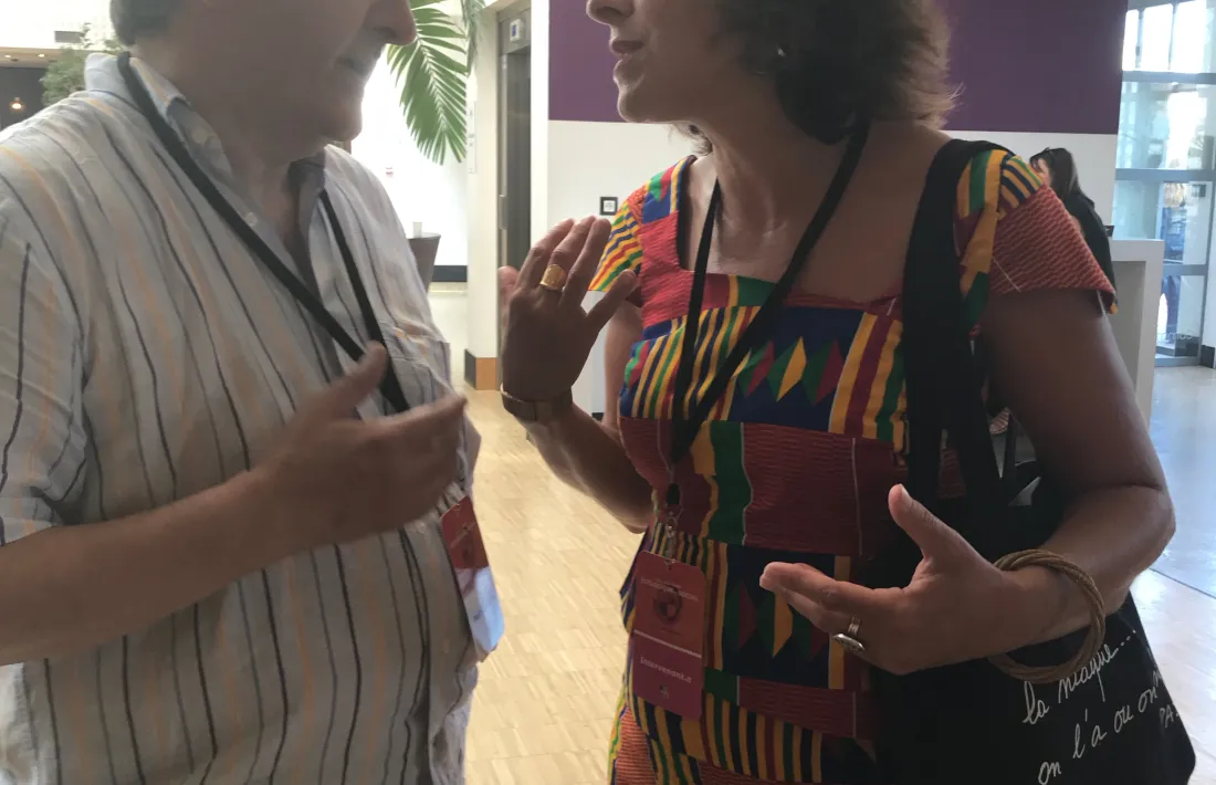 Jaume Bartumeu conversant amb la presidenta de la regió d’Occitània, Carole Delga.