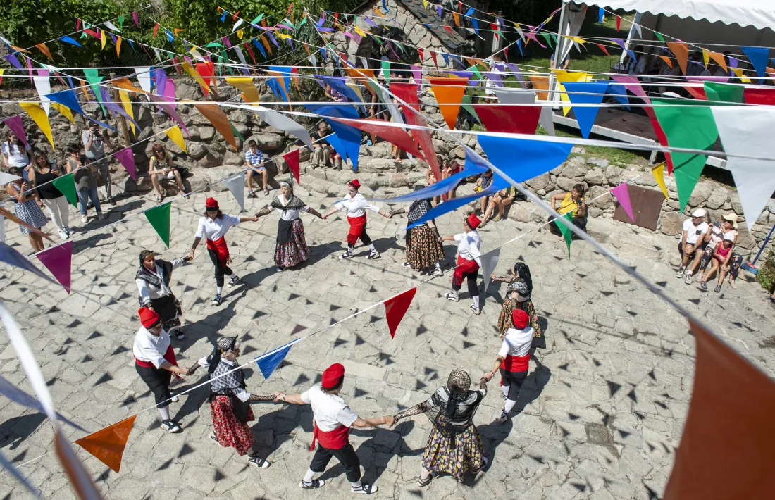 Marsol valora la participació a la festa major de Santa ColomaEl ball del Contrapàs va tenir lloc a la plaça del Poble, després de la missa solemne.