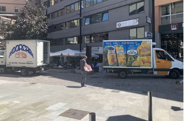 148074_furgonetes-frigorifiques-diferents-terrasses-ana_2295980547_65031147_1500x1125