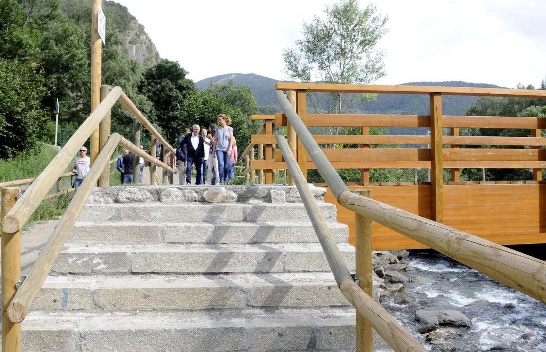 Calvó i Riba van encapçalar la visita al tram de camí ral recuperat, ahir.