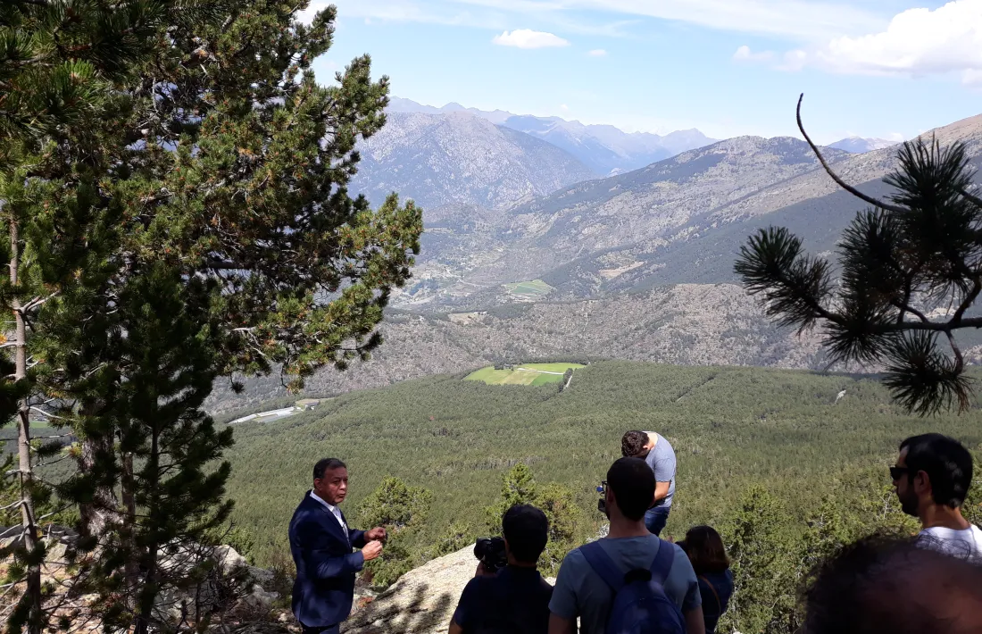 Vila al punt on es preveu ubicar la sortida de la tirolina.