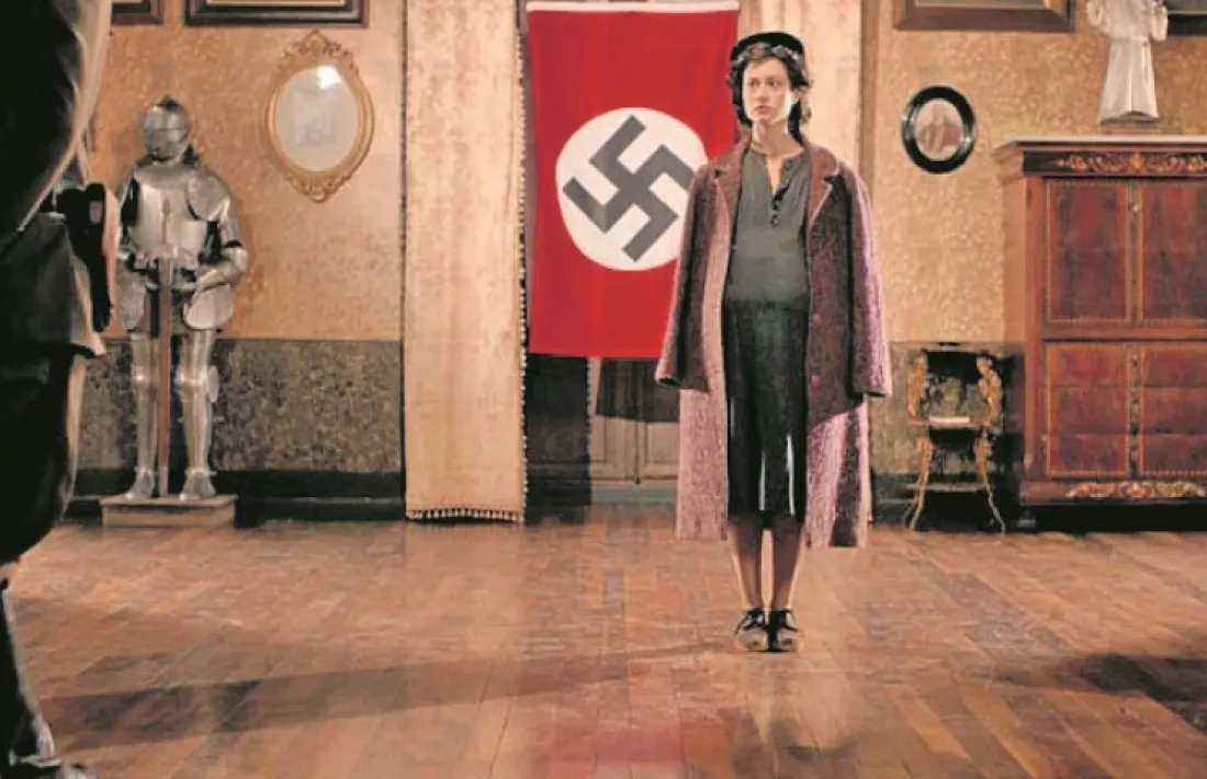 Aida Folch encarnarà Sara, aquí a la casa d’Areny-Plandolit, reconvertida en quarter nazi.