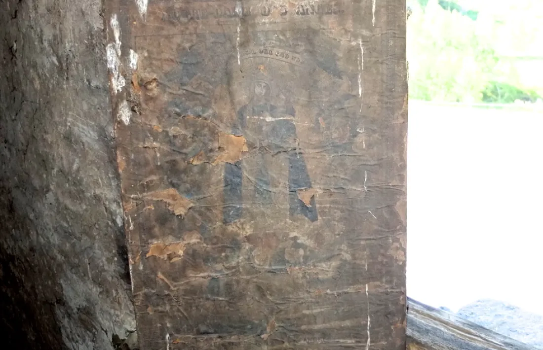 Estat en què es va trobar la xilografia, aquí encara a cal Gastó del Tarter.