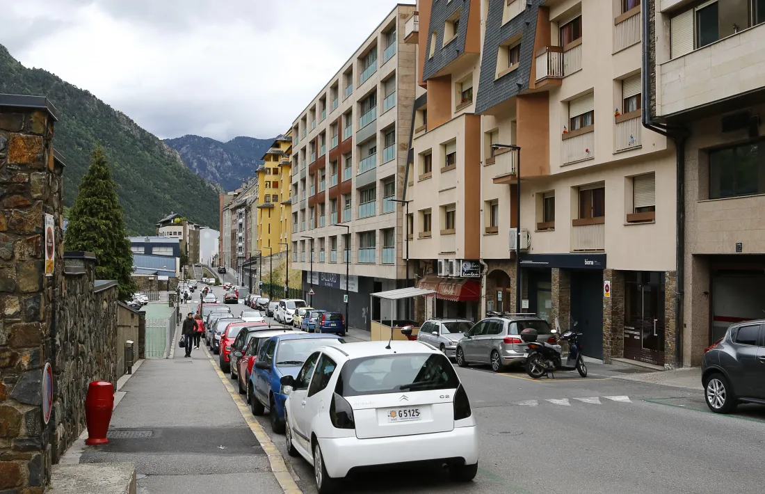El domicili on va disparar la pistola és al mateix carrer que el Lycée Comte de Foix. 