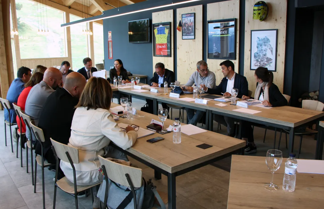 Un moment de la reunió de cònsols que va tenir lloc a l’edifici del coll de la Botella de l’estació de Pal, ahir.