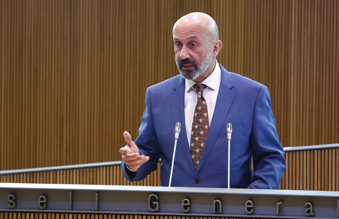 El ministre de Salut, Joan Martínez Benazet, va defensar la necessitat de disposar de més temps per encaixar les peces de la reforma.