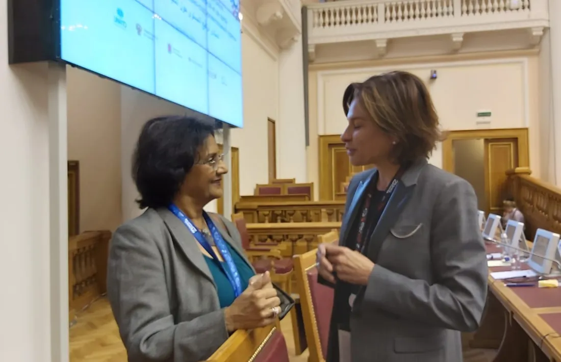 La ministra en una de les trobades bilaterals que va mantenir en el marc de l’Assemblea general de l’OMT.
