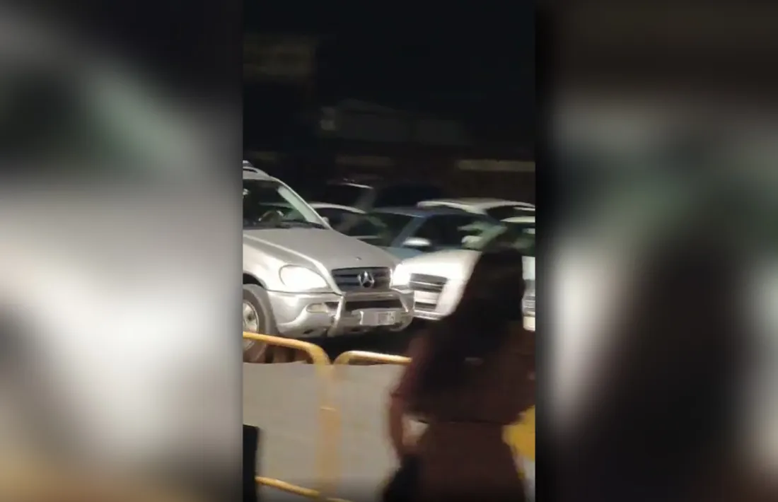 Imatge dels fets gravats per un dels joves que es trobava a l’exterior del local.