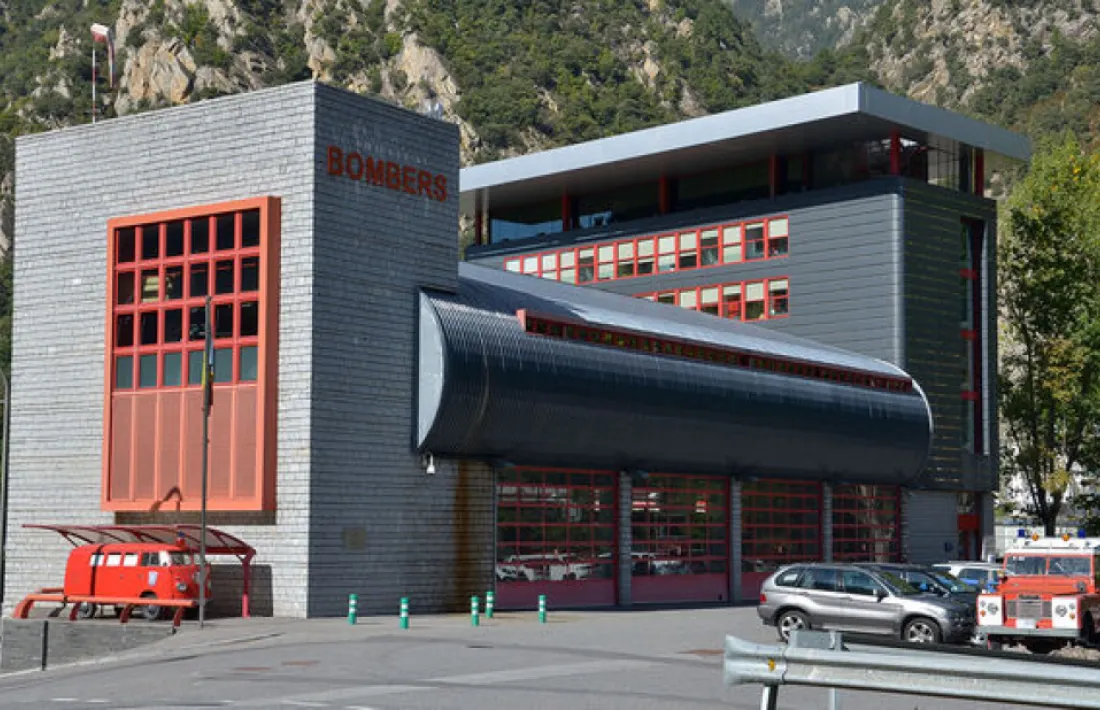 Caserna dels bombers de Santa Coloma.