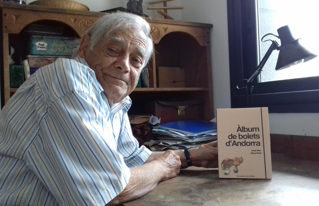 Sergi Mas, al taller del seu pis de la laurediana plaça de la Germandat.