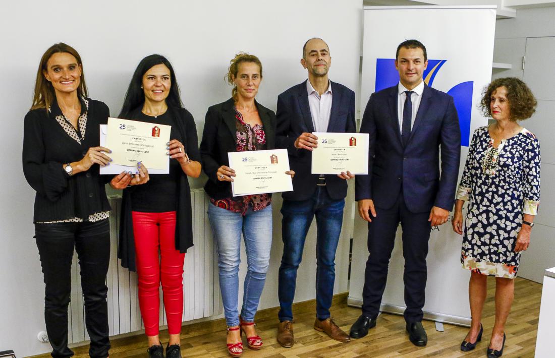 Els premiats amb el segell de qualitat, amb el ministre Gallardo i la directora de la Cambra, Pilar Escaler.