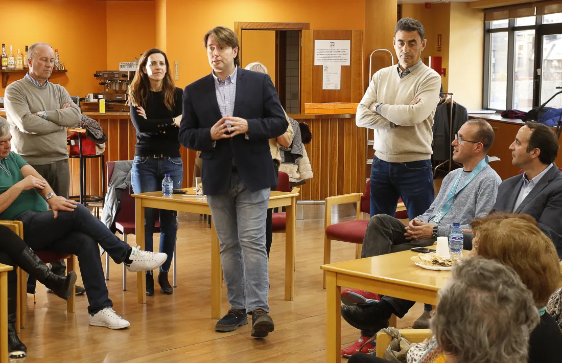 Una reunió anterior de Ciutadans Compromesos.