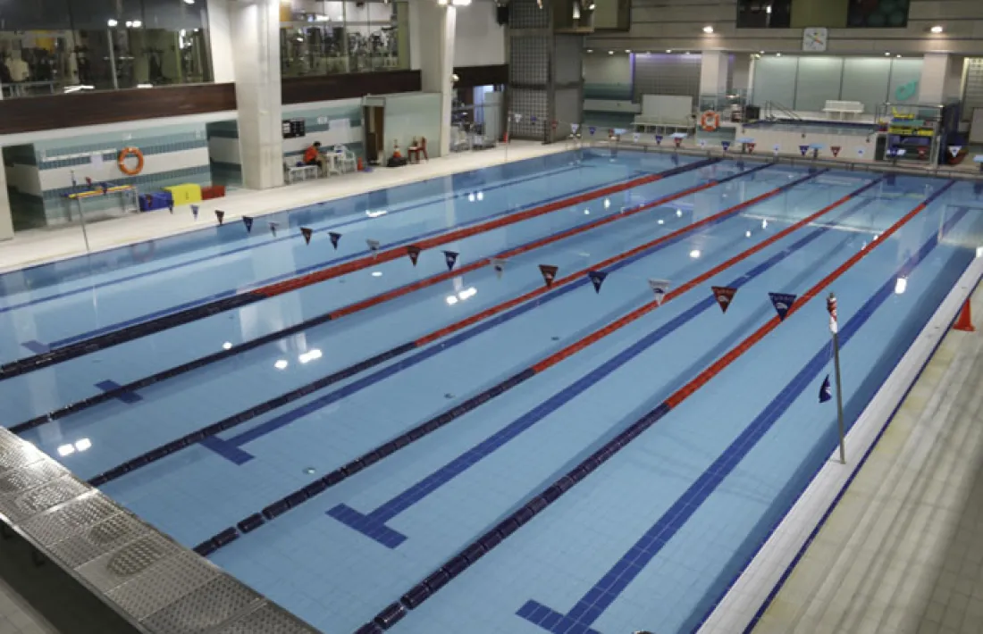 La piscina del centre esportiu de Sant Julià de Lòria.